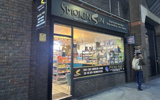 Shop called "Smokin' In" on Borough High Street